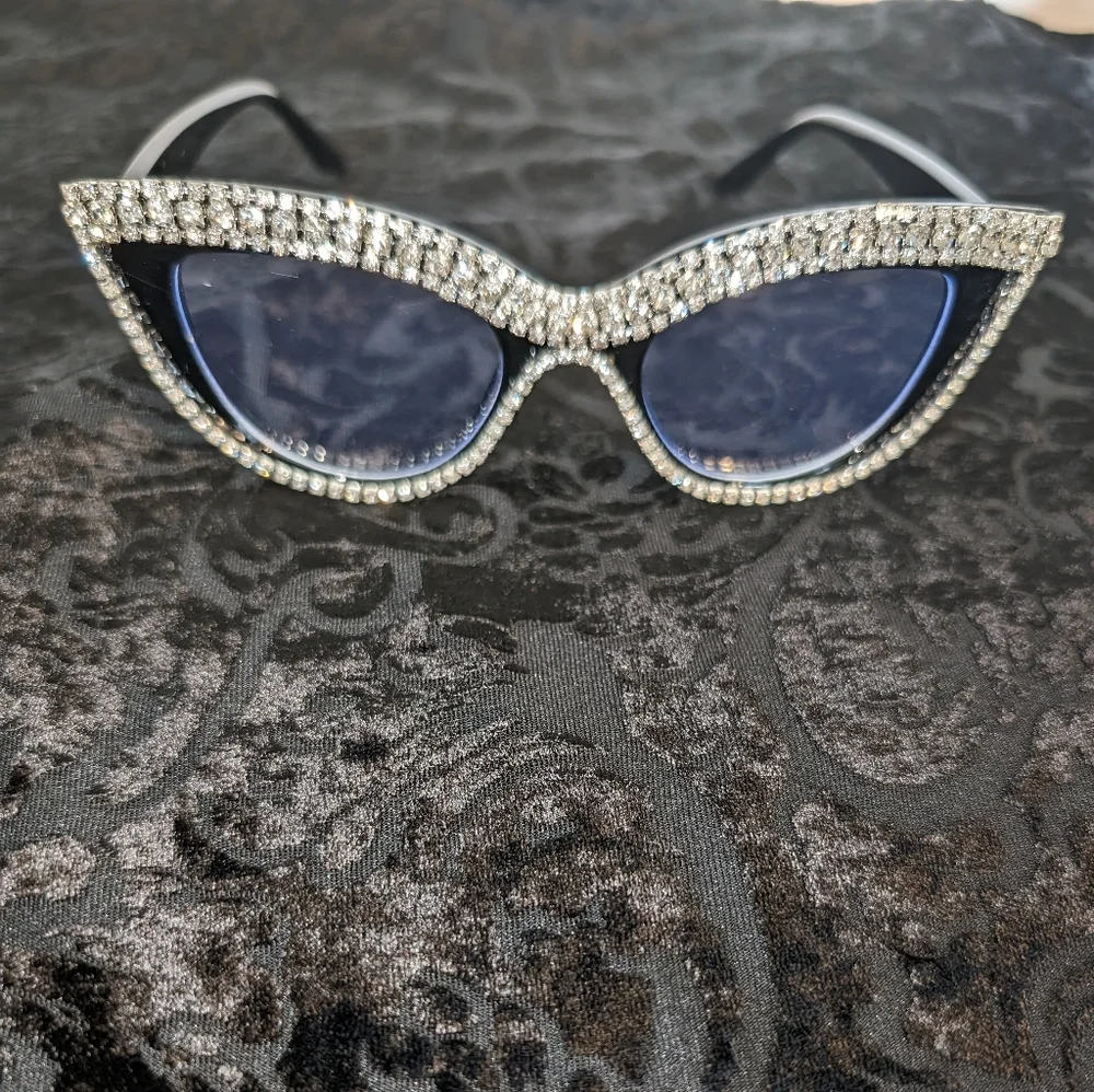 Black Rhinestone Fashion Glasses 🕶️ - Picture 6 of 6